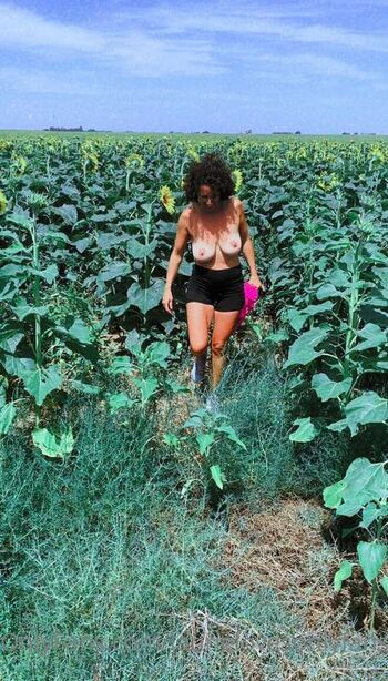 Full leaked Laurieloves private onlyfans photo