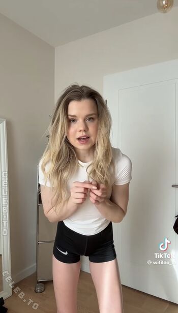 Full leaked Lea peach  page private onlyfans photo