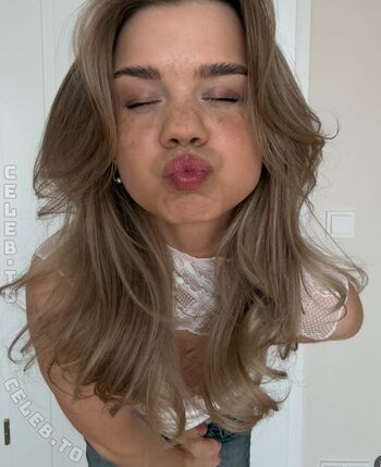 Full leaked Lea peach  page private onlyfans photo