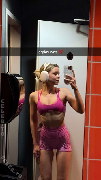 Full leaked Lea peach private onlyfans photo