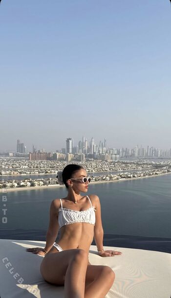 Full leaked Leah halton page private onlyfans photo