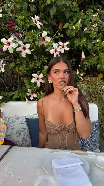 Full leaked Leah halton page private onlyfans photo