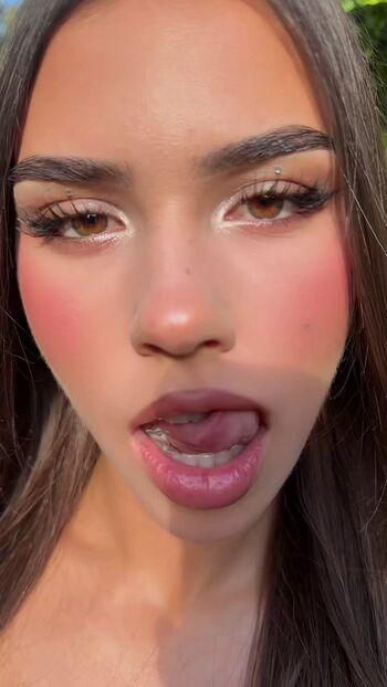 Full leaked Leah halton page private onlyfans photo