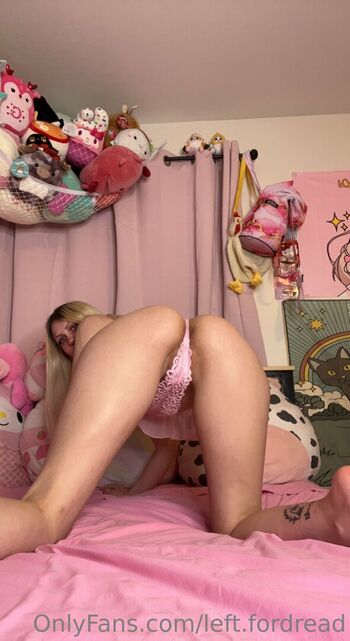 Full leaked Left fordread page private onlyfans photo