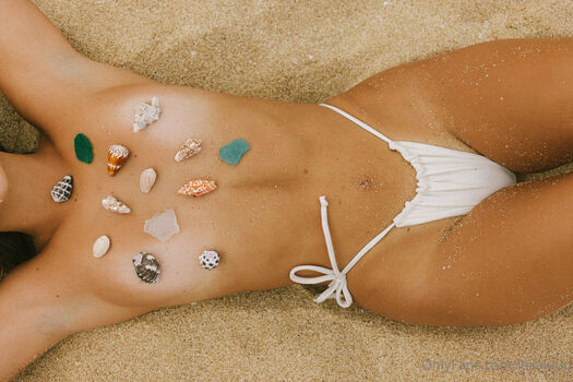 Full leaked Leilaluuu private onlyfans photo