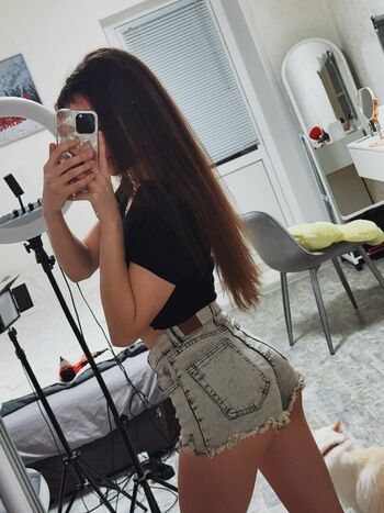 Full leaked Lelyamt private onlyfans photo