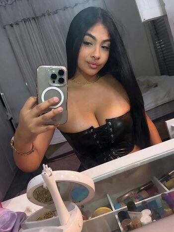 Full leaked Lenafarhat private onlyfans photo