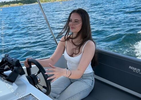 Full leaked Leonih page private onlyfans photo