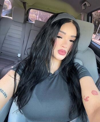 Full leaked Leslyahdz private onlyfans photo