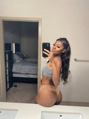 Full leaked Lia bland private onlyfans photo