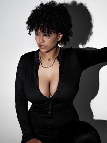 Full leaked Liaamoretzz private onlyfans photo