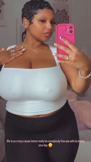 Full leaked Lifeeofjanaeee private onlyfans photo