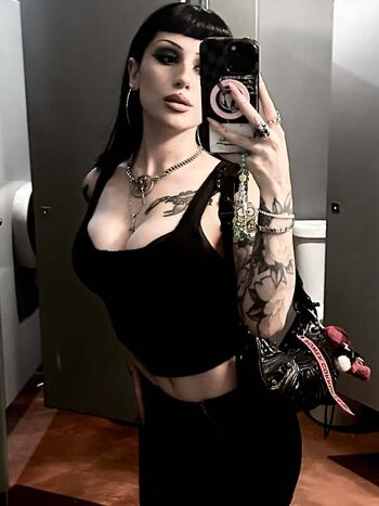 Full leaked Lilbatty private onlyfans photo