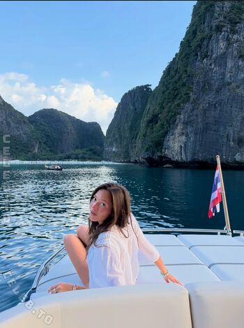 Full leaked Lily chee page private onlyfans photo