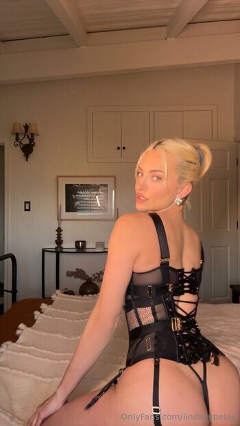 Full leaked Lindsey pelas  page private onlyfans photo