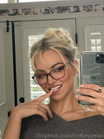 Full leaked Lindsey pelas  page private onlyfans photo