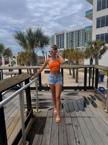 Full leaked Lindsey shields page private onlyfans photo