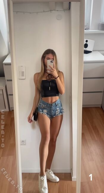 Full leaked Liss thl page private onlyfans photo