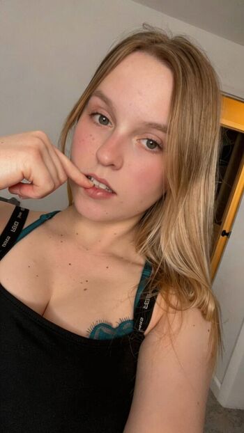 Full leaked Lissom private onlyfans photo