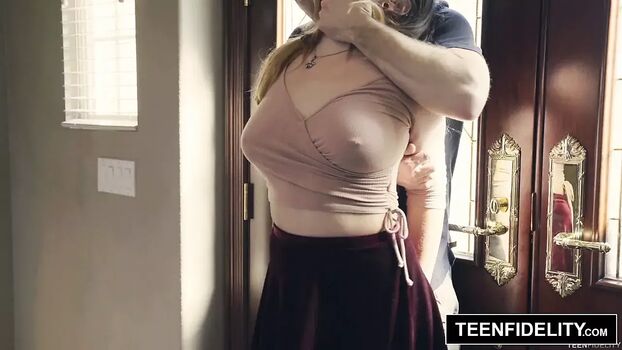 Full leaked Littlemisshannah private onlyfans photo