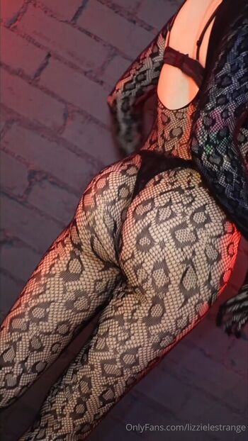 Full leaked Lizzielestrange private onlyfans photo