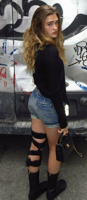 Full leaked Lizzy greene private onlyfans photo