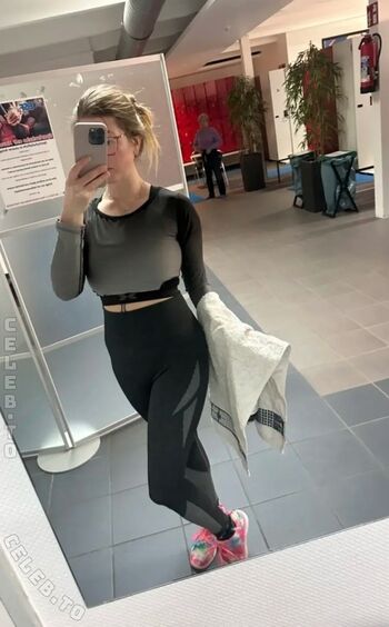 Full leaked Louisa bloom private onlyfans photo