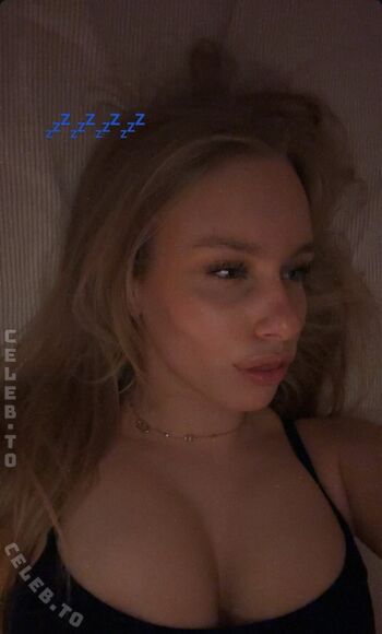 Full leaked Loulou fbl page private onlyfans photo