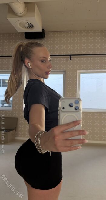 Full leaked Loulou fbl private onlyfans photo