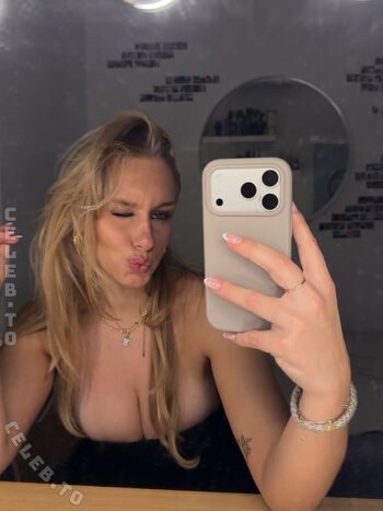 Full leaked Loulou fbl private onlyfans photo