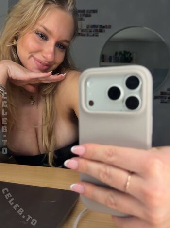 Full leaked Loulou fbl private onlyfans photo