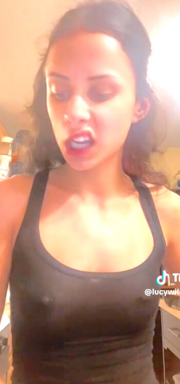 Full leaked Lucy wildfong page private onlyfans photo