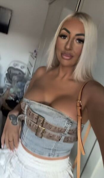 Full leaked Lucyrebeccaofficial private onlyfans photo