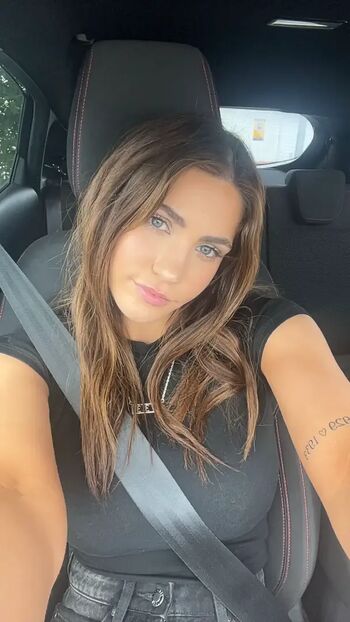 Full leaked Lucyy moss private onlyfans photo