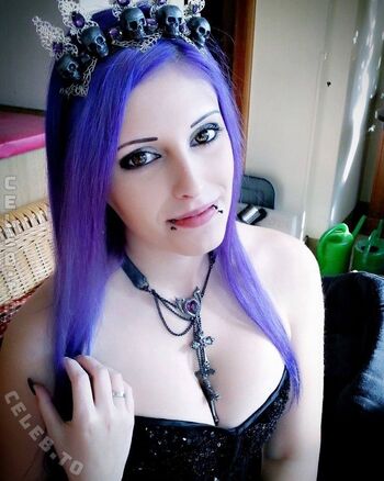 Full leaked Lunarakitsune private onlyfans photo
