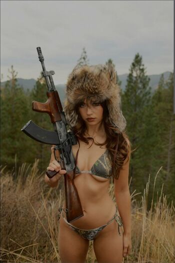 Full leaked Lunchbaglujan  page private onlyfans photo