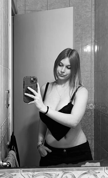 Full leaked Luu dailoff private onlyfans photo