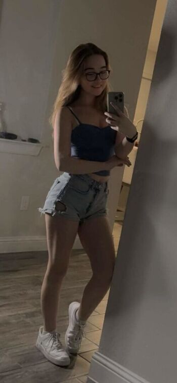 Full leaked Lyssaurora private onlyfans photo