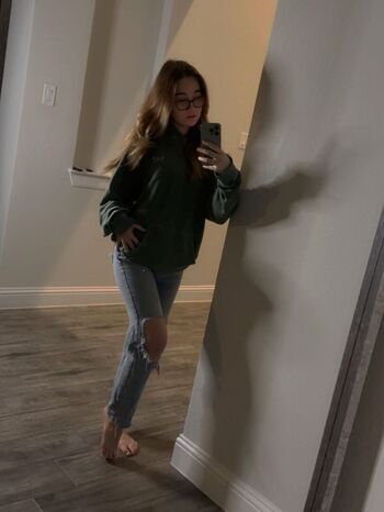 Full leaked Lyssaurora private onlyfans photo