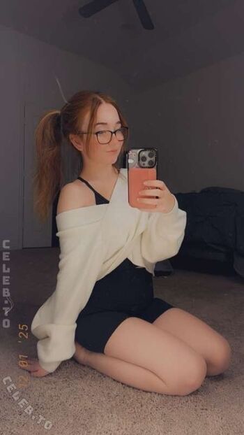 Full leaked Lyssaurora private onlyfans photo