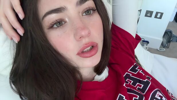 Full leaked Lyzzahh private onlyfans photo