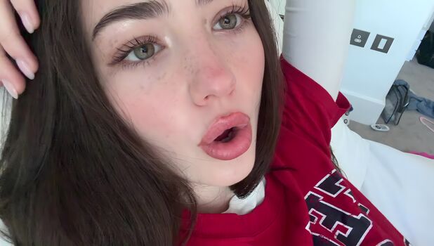 Full leaked Lyzzahh private onlyfans photo