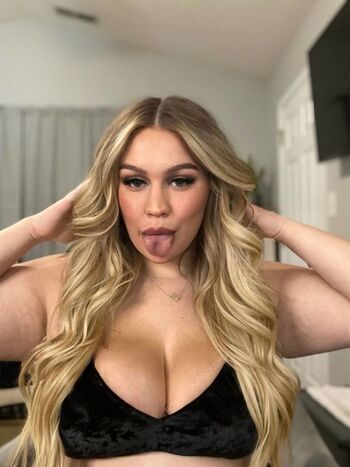 Full leaked Madisonmoonsxo private onlyfans photo