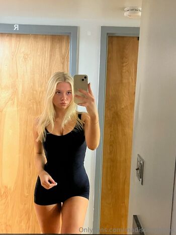 Full leaked Madisonrobbiex private onlyfans photo