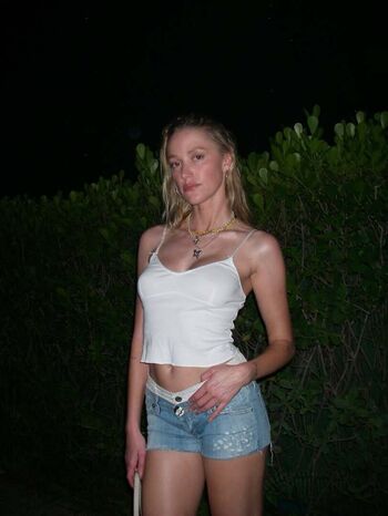 Full leaked Maika monroe page private onlyfans photo