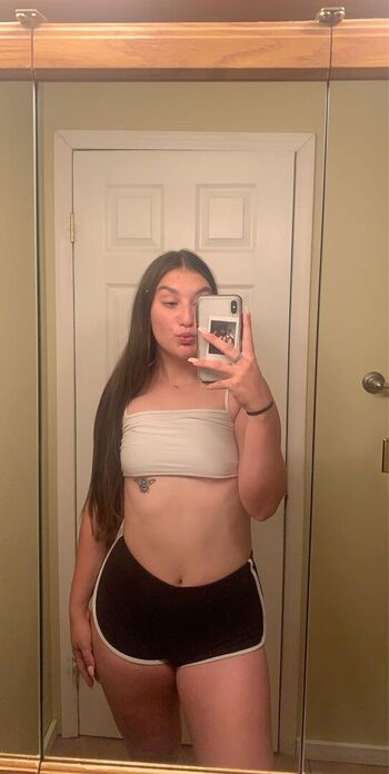 Full leaked Mamimelly private onlyfans photo