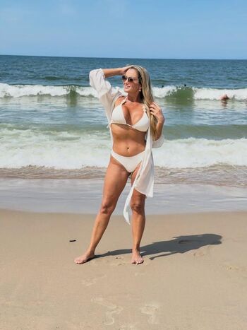 Full leaked Mature women page private onlyfans photo