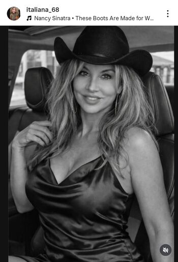 Full leaked Mature women page private onlyfans photo