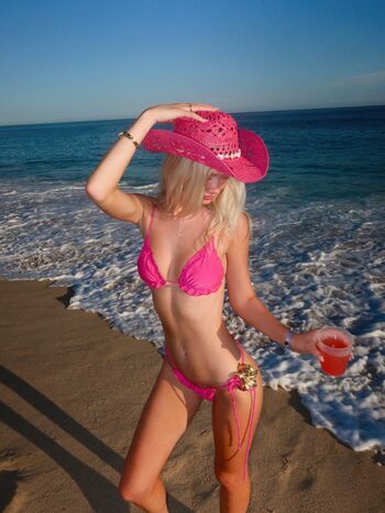 Full leaked Mauramalloyy private onlyfans photo