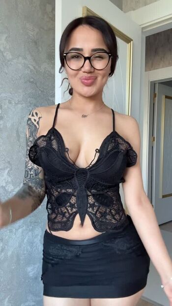 Full leaked Melekazad private onlyfans photo